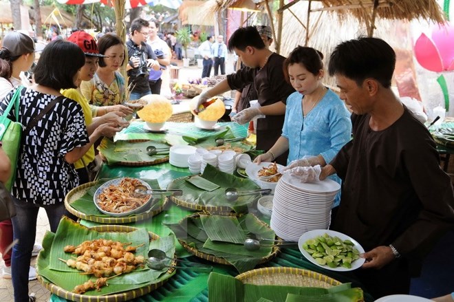Đà Nẵng Lễ hội pháo hoa quốc tế mở màn ấn tượng với Không gian ẩm thực ngũ hành