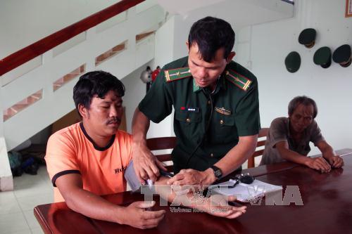 Cứu thành công 28 ngư dân Quảng Ngãi bị nạn trên biển