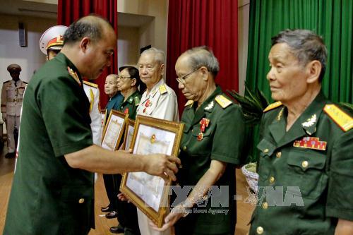 Tổ chức Lễ trao Huân chương Bảo vệ Tổ quốc cho các đồng chí nguyên cán bộ chỉ huy các đơn vị Quân đội