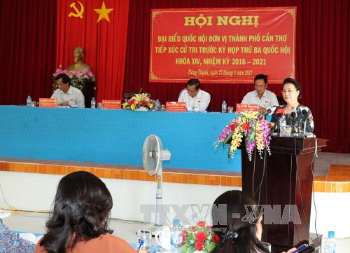 Chủ tịch QH Nguyễn Thị Kim Ngân giải đáp nhiều ý kiến của cử tri phường Hưng Thạnh, Cần Thơ