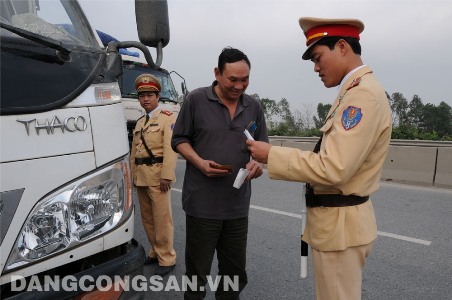 Thủ tướng yêu cầu bảo đảm trật tự an toàn giao thông dịp nghỉ Lễ 30 4 - 1 5