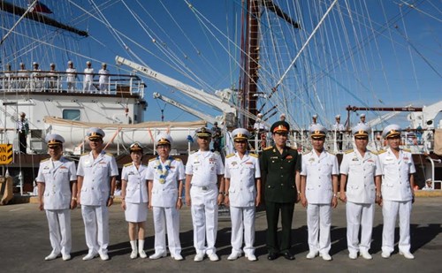 Tàu buồm 286 Lê Quý Đôn thăm Philippines