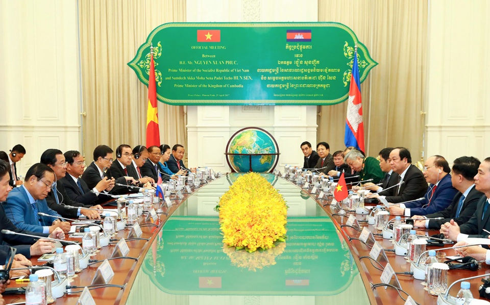 Thắt chặt hơn nữa sự tin cậy chính trị và quan hệ hữu nghị đoàn kết giữa Việt Nam với Campuchia và Việt Nam với Lào