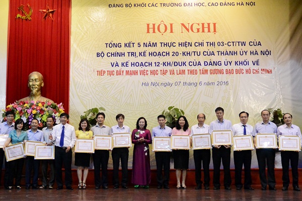 Hà Nội 30 năm xây dựng tổ chức Đảng, phát triển đội ngũ đảng viên trí thức ưu tú