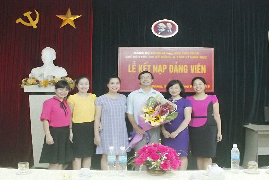 Đảng bộ Trường Đại học Tân Trào chú trọng phát triển đảng viên trong học sinh, sinh viên