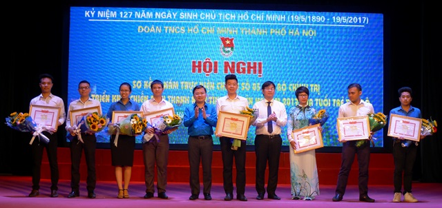 Tuyên dương 8 tập thể, 25 cá nhân tiêu biểu có nhiều thành tích trong việc thực hiện Chỉ thị 05