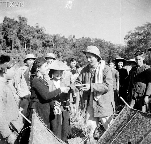 Yêu Bác, lòng ta trong sáng hơn