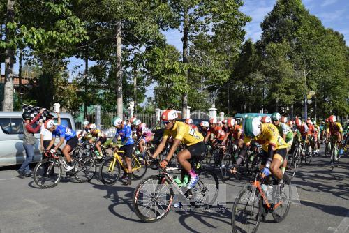 Đồng Tháp Trao giải ở chặng 4 Tour xe đạp toàn quốc về nông thôn năm 2017
