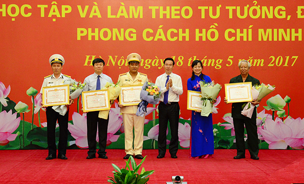 Sơ kết một năm thực hiện Chỉ thị 05 của Bộ Chính trị