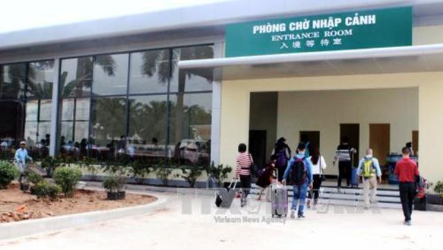 Quảng Ninh Tạm dừng thu phí dịch vụ đối với hoạt động xuất cảnh qua cửa khẩu quốc tế Móng Cái