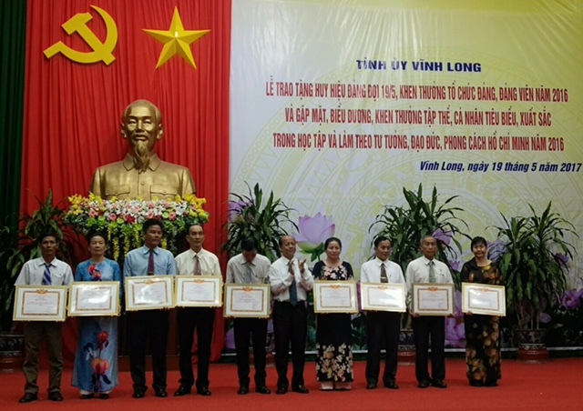 Vĩnh Long Biểu dương tập thể, cá nhân tiêu biểu trong học tập và làm theo Bác