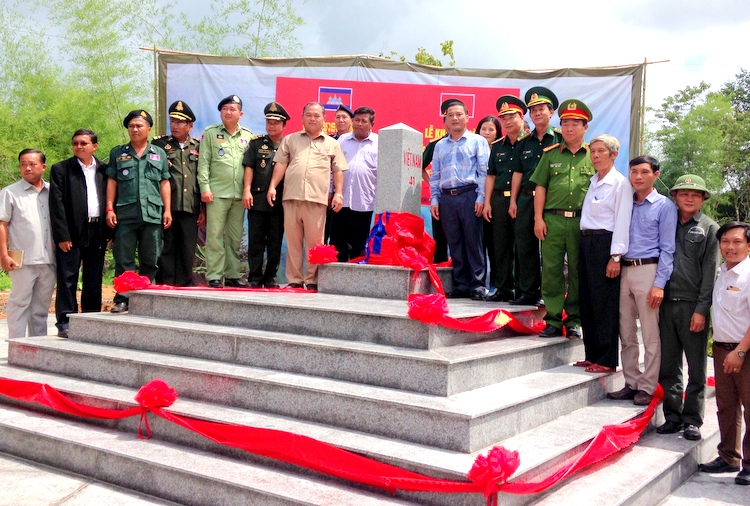 Khánh thành cột mốc 41 và 43 biên giới Việt Nam - Campuchia