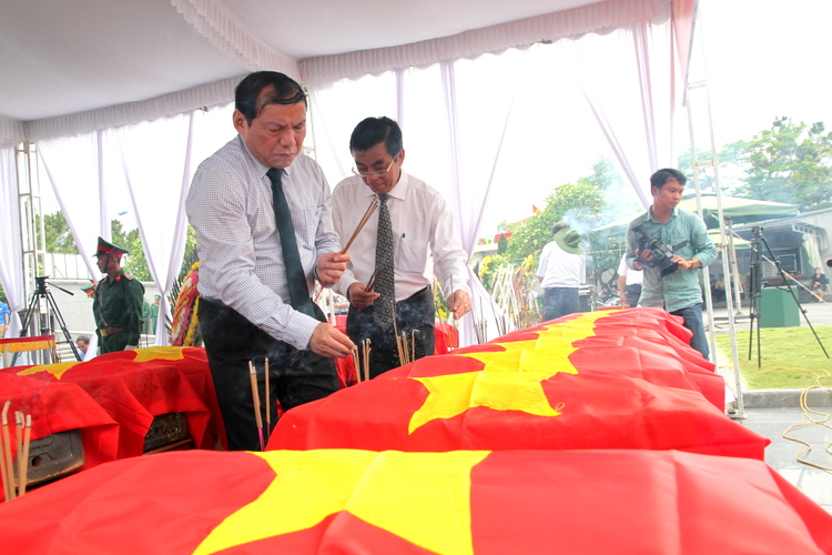 Quảng Trị Truy điệu 21 liệt sĩ hy sinh trên đất bạn Lào