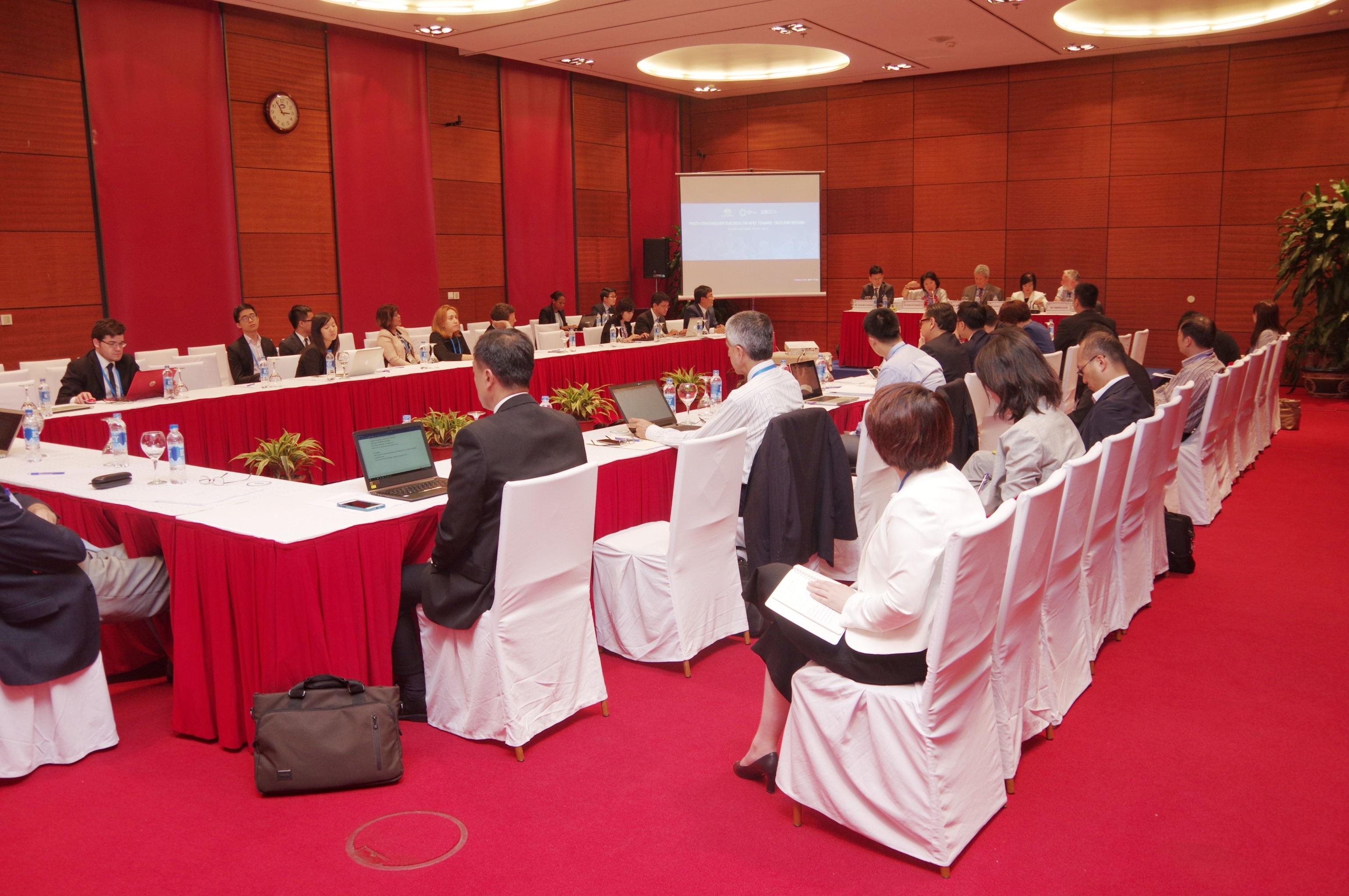 APEC cần đảm nhiệm tốt vai trò lãnh đạo toàn cầu trong xử lý các thách thức của thế giới và khu vực