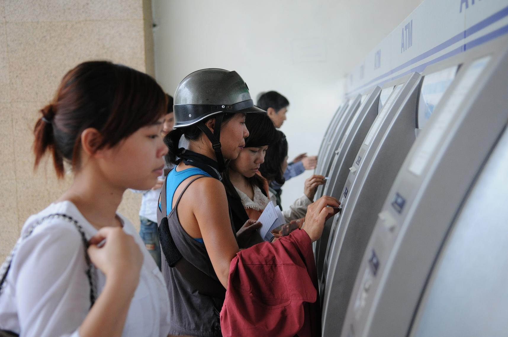 Chấn chỉnh về thời gian hoạt động của các máy ATM