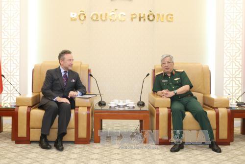 Thượng tướng Nguyễn Chí Vịnh tiếp Đại sứ Cộng hòa Séc