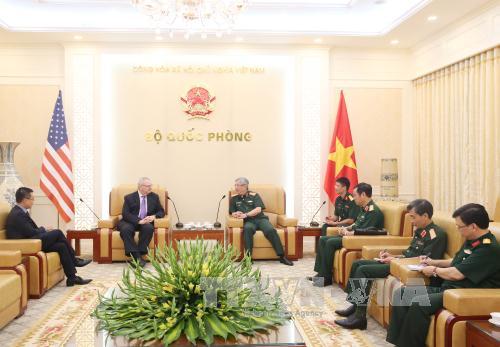 Thượng tướng Nguyễn Chí Vịnh tiếp Phó Chủ tịch cấp cao Hội đồng Kinh doanh Hoa Kỳ - ASEAN