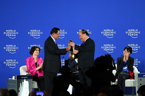 Việt Nam nhận bàn giao vai trò nước chủ nhà của WEF ASEAN năm 2018
