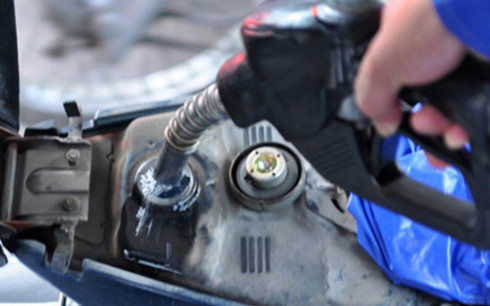 Đưa chất khác vào xăng dầu để trục lợi bị phạt tới 100 triệu đồng