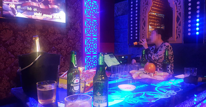 Những ý kiến bàn góp về đề xuất cấm bán rượu bia trong quán karaoke
