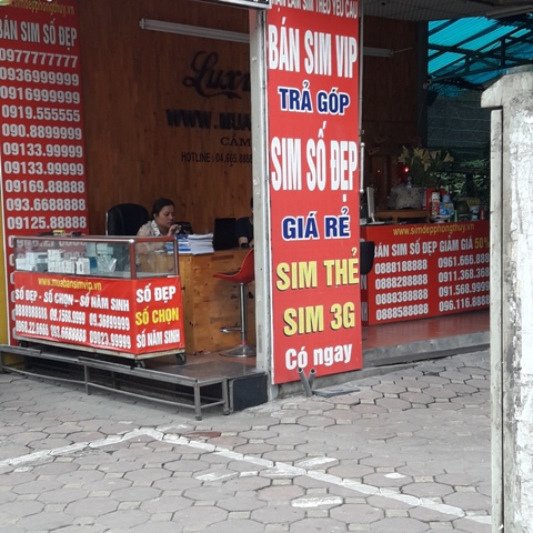 Sim rác dần vắng bóng người mua