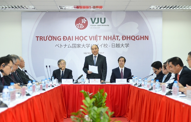 Thủ tướng Nguyễn Xuân Phúc làm việc với Đại học Việt Nhật