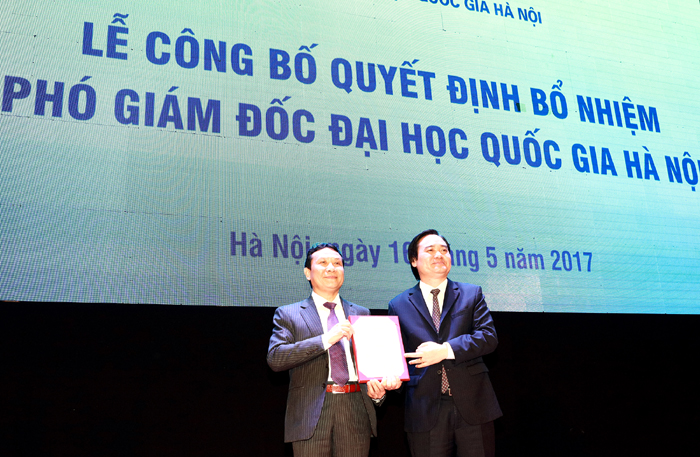 Trao Quyết định bổ nhiệm Phó Giám đốc Đại học Quốc gia Hà Nội