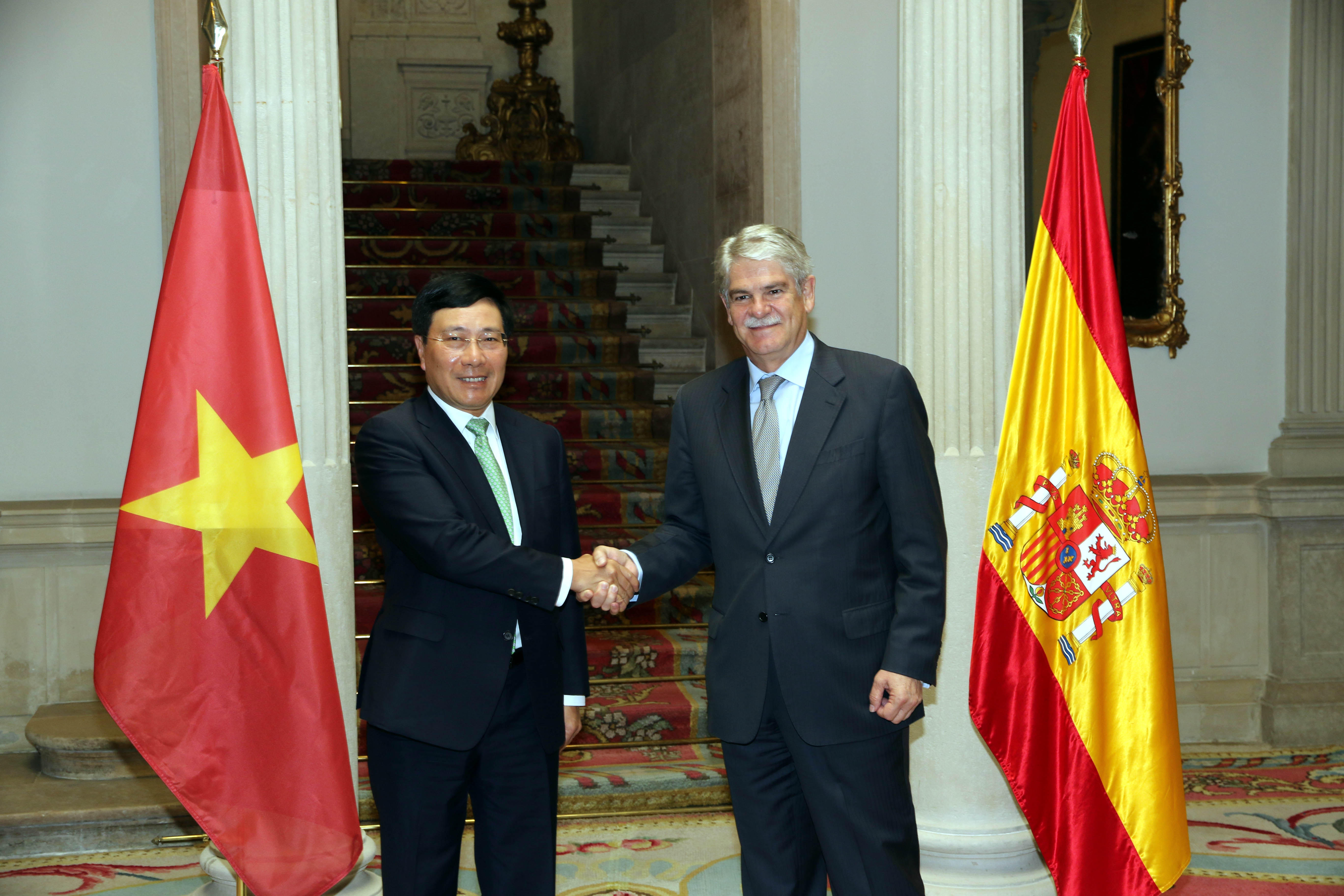 Phó Thủ tướng Phạm Bình Minh hội đàm với Bộ trưởng Ngoại giao và Hợp tác Tây Ban Nha