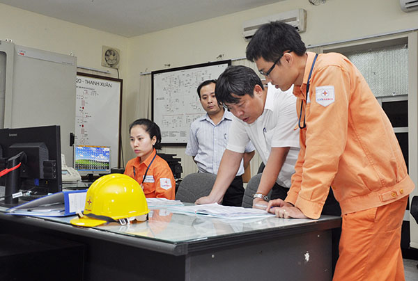 EVN HANOI đảm bảo cấp điện ổn định và tuyệt đối an toàn trong những ngày nắng nóng
