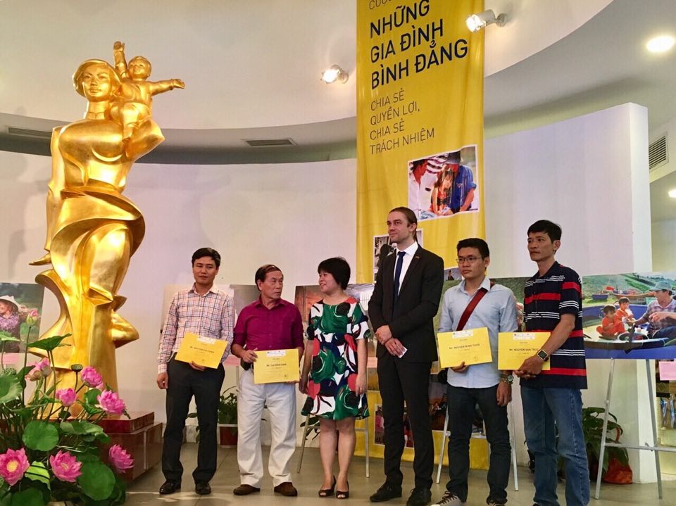 Trao giải thưởng Cuộc thi ảnh Những gia đình bình đẳng Việt Nam 2017