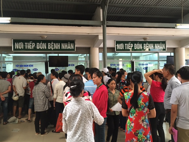 Nhiều bệnh viện tăng viện phí đối với người bệnh chưa có thẻ bảo hiểm y tế