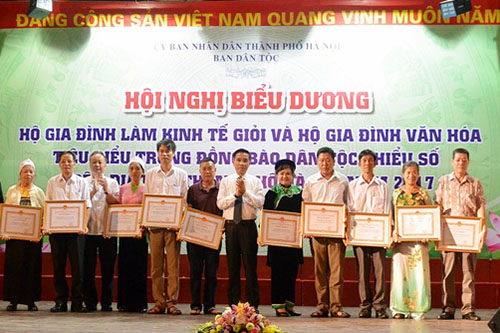 Hà Nội biểu dương hộ gia đình làm kinh tế giỏi, hộ gia đình văn hóa tiêu biểu trong đồng bào dân tộc thiểu số
