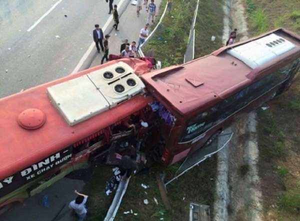 Tai nạn giao thông trên đường Hồ Chí Minh làm 1 người chết, nhiều người bị thương