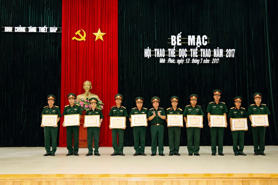 Binh chủng Tăng thiết giáp bế mạc hội thao thể dục, thể thao năm 2017