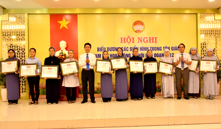 Thừa Thiên Huế Tuyên dương 66 tập thể, cá nhân tiêu biểu trong tôn giáo tham gia hoạt động xã hội