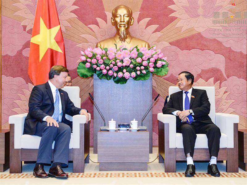 Phó Chủ tịch Quốc hội Đỗ Bá Tỵ tiếp Đoàn Ủy ban Quân vụ Hạ viện Hoa Kỳ