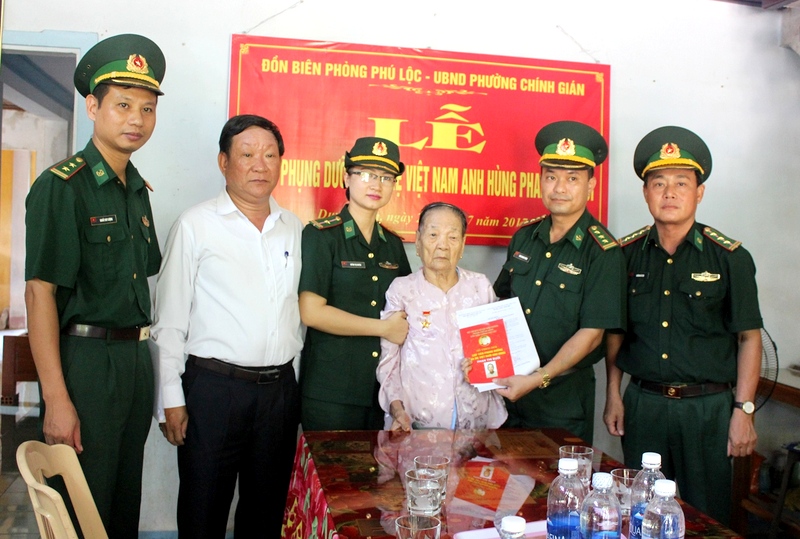 Đồn Biên phòng Phú Lộc Đà Nẵng nhận phụng dưỡng Mẹ Việt Nam Anh hùng Phan Thị Bưởi