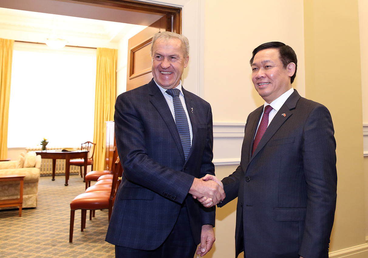 Phó Thủ tướng Vương Đình Huệ làm việc với các nhà lãnh đạo New Zealand