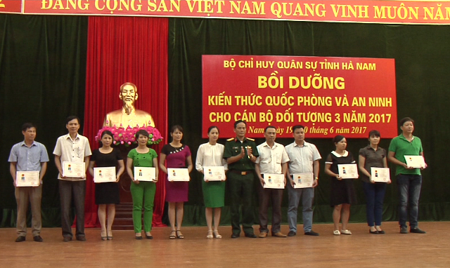 Hà Nam Bế giảng lớp bồi dưỡng kiến thức quốc phòng, an ninh đối tượng 3