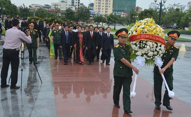 Tưởng niệm các liệt sĩ quân tình nguyện Việt Nam tại Campuchia