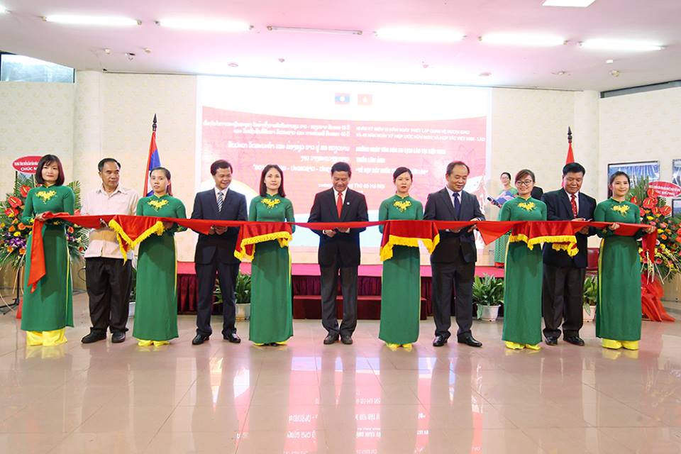 Triển lãm ảnh “Vẻ đẹp đất nước và con người Lào”