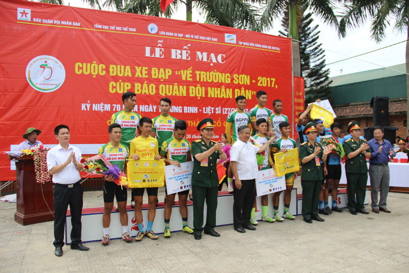 Kết thúc giải đua xe đạp về Trường Sơn 2017 tại Thành cổ Quảng Trị