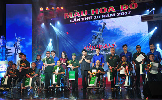 Ấm áp và sâu lắng Chương trình “Màu hoa đỏ” năm 2017