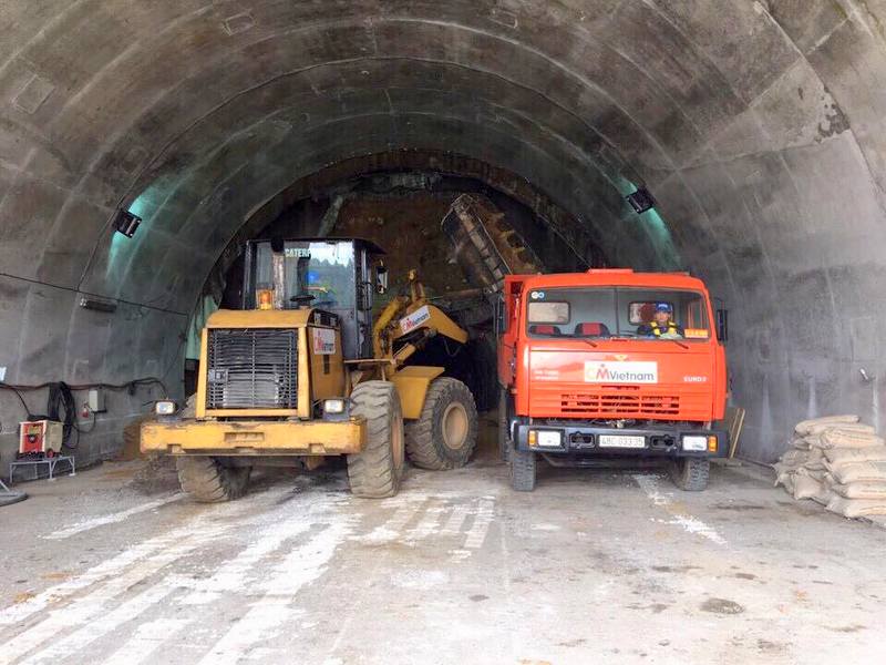 Sẽ đóng hầm Hải Vân 30 phút mỗi ngày để thi công nổ mìn hầm Hải Vân 2