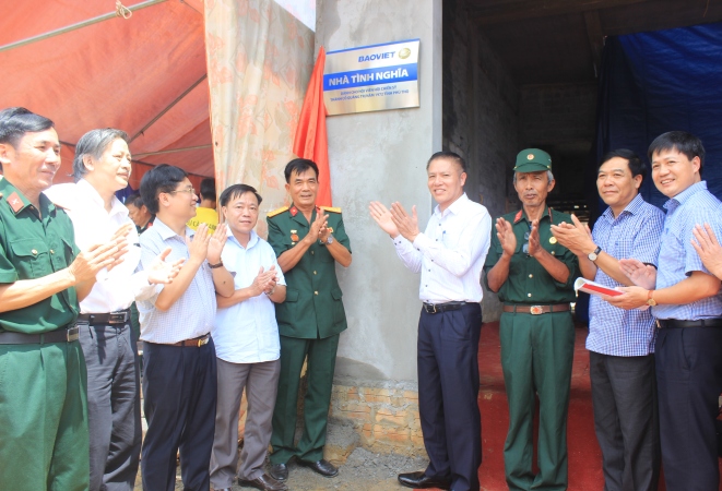 Chương trình Màu hoa đỏ 2017 Thăm và bàn giao nhà tình nghĩa tại tỉnh Phú Thọ