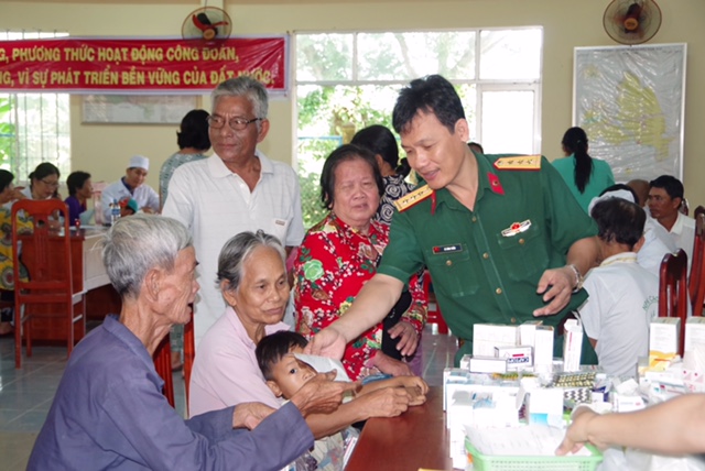 Bệnh viện Quân dân y Sóc Trăng khám bệnh và cấp thuốc miễn phí cho người dân
