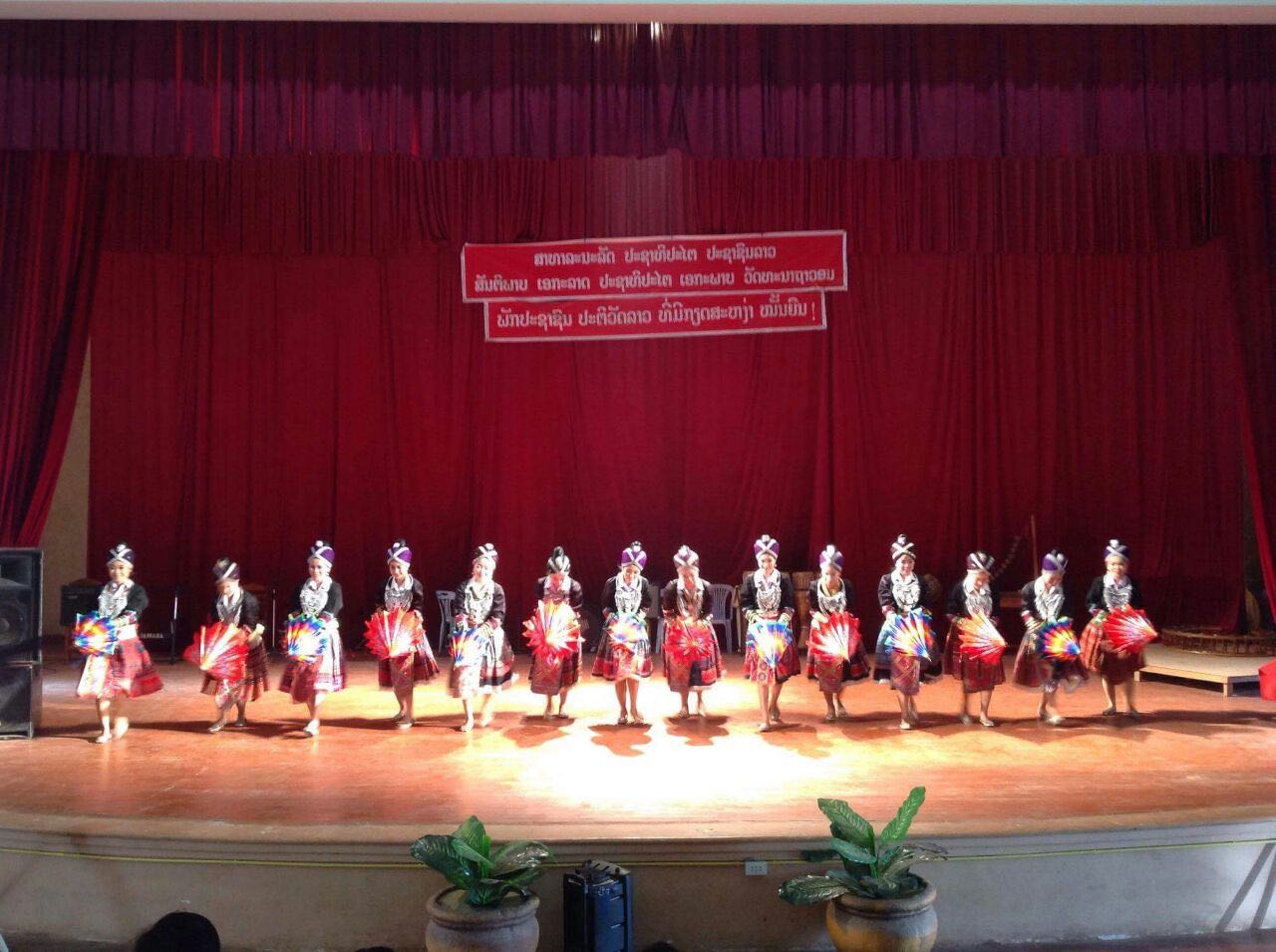 Đoàn nghệ sĩ Lào biểu diễn tại Việt Nam