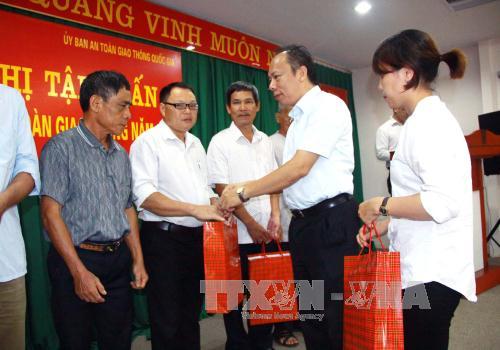 Nâng cao nhận thức về an toàn giao thông cho đồng bào các dân tộc