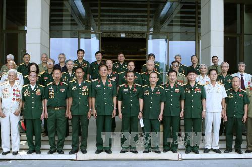 Phó Chủ tịch Quốc hội Đỗ Bá Tỵ gặp mặt Hội Truyền thống bộ đội Trường Sơn