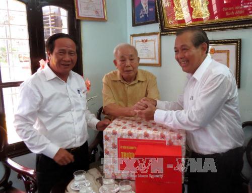 Lãnh đạo Đảng, Nhà nước thăm và tặng quà gia đình chính sách tại Hải Phòng